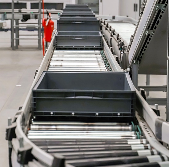conveyors-carousel_0000_conveyor-belts-inside-a-logistics-warehouse-2025-01-08-06-47-01-utc
