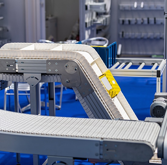 conveyors-carousel_0004_industrial-manufacturing-conveyor-belt-roller-trac-2024-10-20-15-08-11-utc