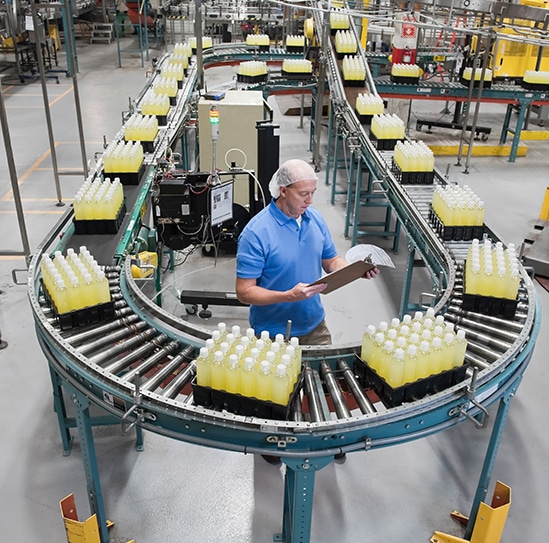 conveyors-carousel_0001_man-wearing-a-head-net-and-checking-inventory-in-a-2025-04-05-11-18-09-utc